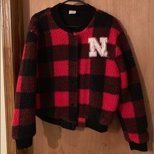 VS PINK COLLEGIATE COLLECTION NEBRASKA SHERPA